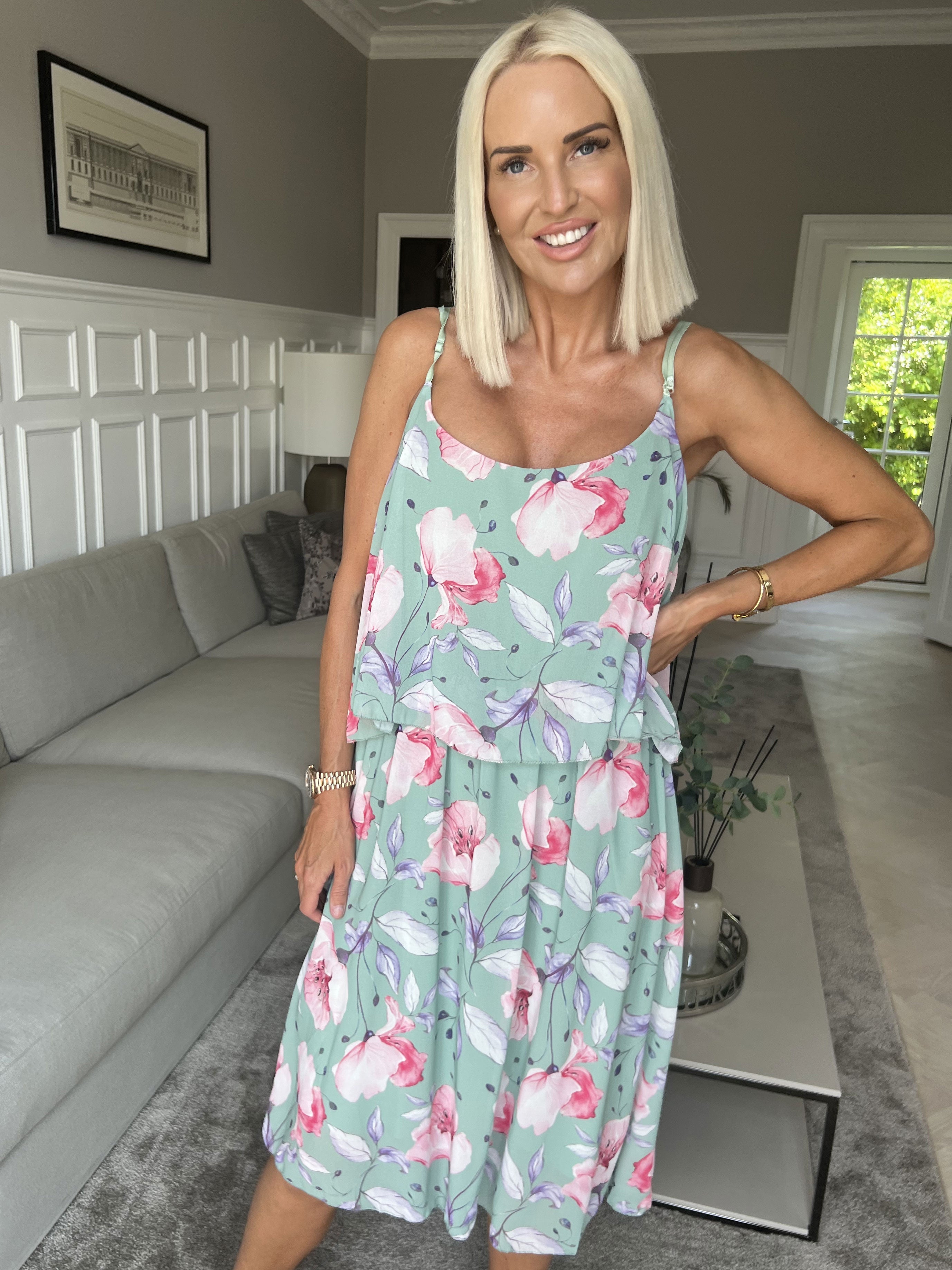 Pavo - Söt sommarklänning med yttre lager av chiffong - Black